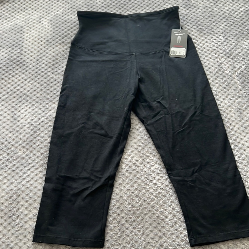 NEW Cotton Control black capri legging size S
